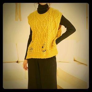 Twist Knit Sleeveless Pullover Sweater